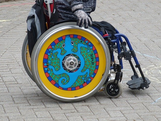 kolo invelidního vozíku